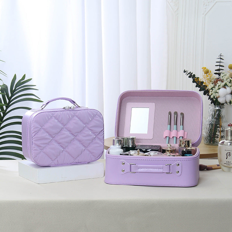Minimalist Diamond-Quilted Makeup Case With Mirror