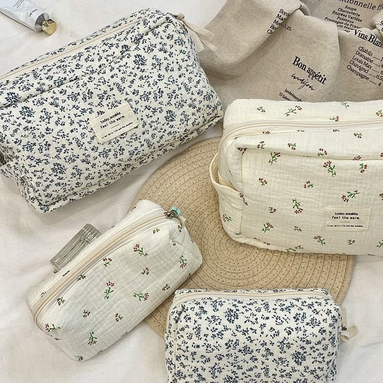 Large Capacity Blue Crabapple Flower Makeup Bag