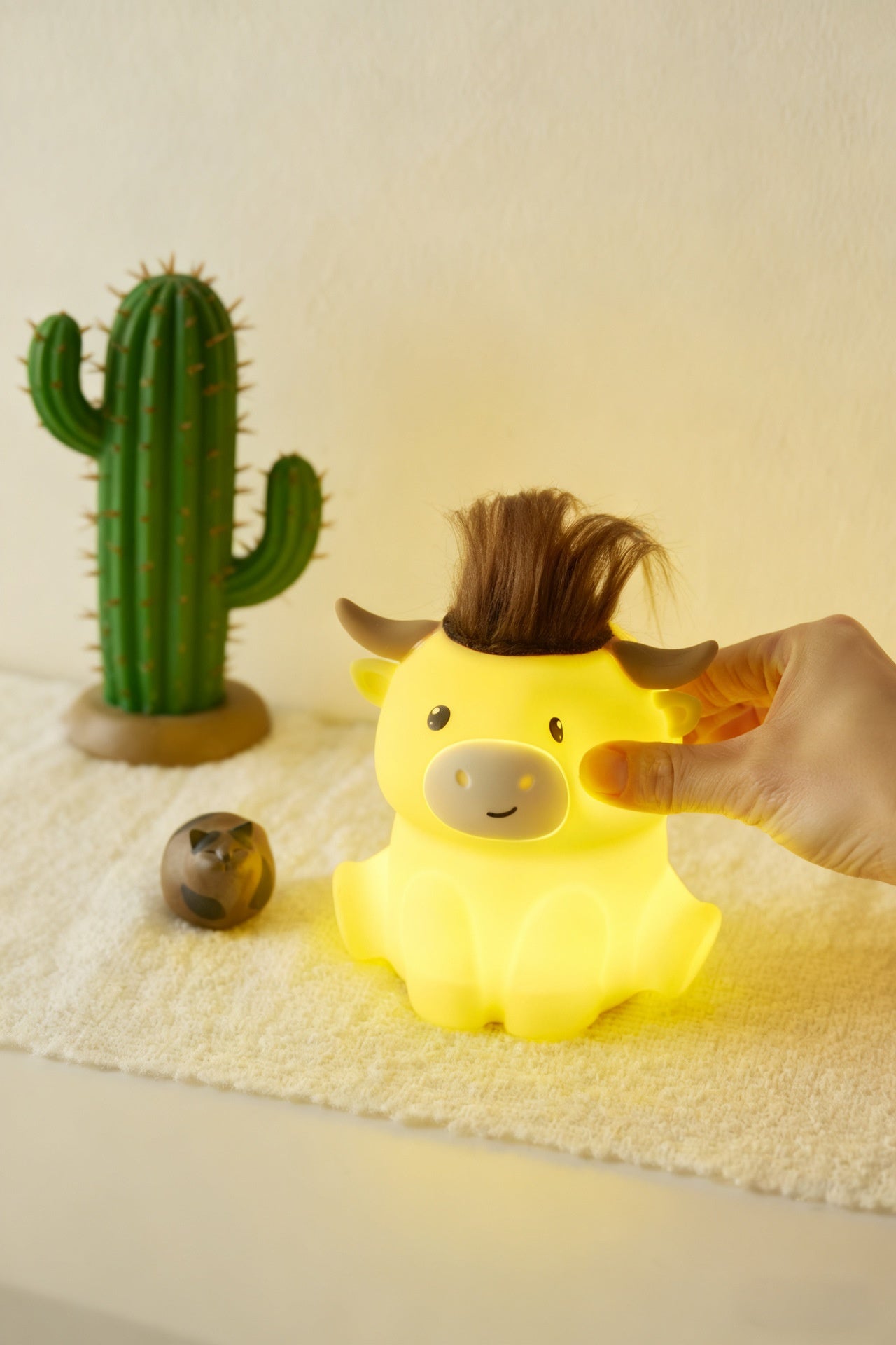Highland Cow USB Charging Pat Style Bedroom Bedside Sleep Light With Atmosphere Enhancing Silicone Lamp