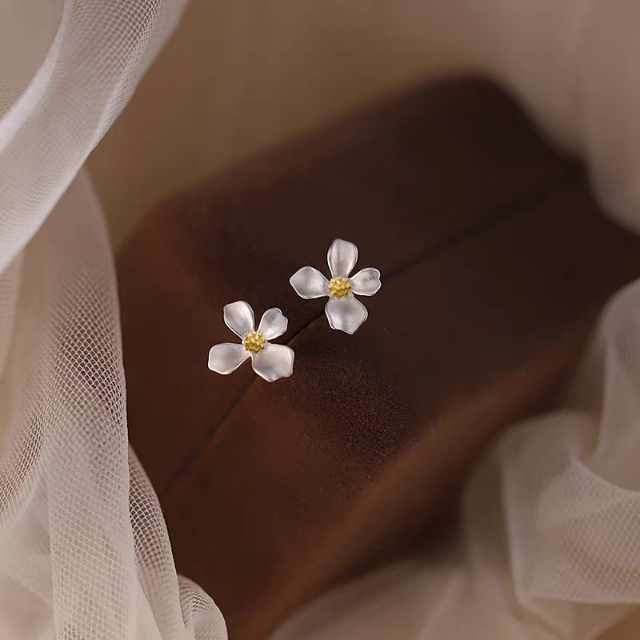 1 Pair 999 Pure Silver Flower Earrings, Simple Elegant Design, Great For Everyday Wear & Valentine Gift