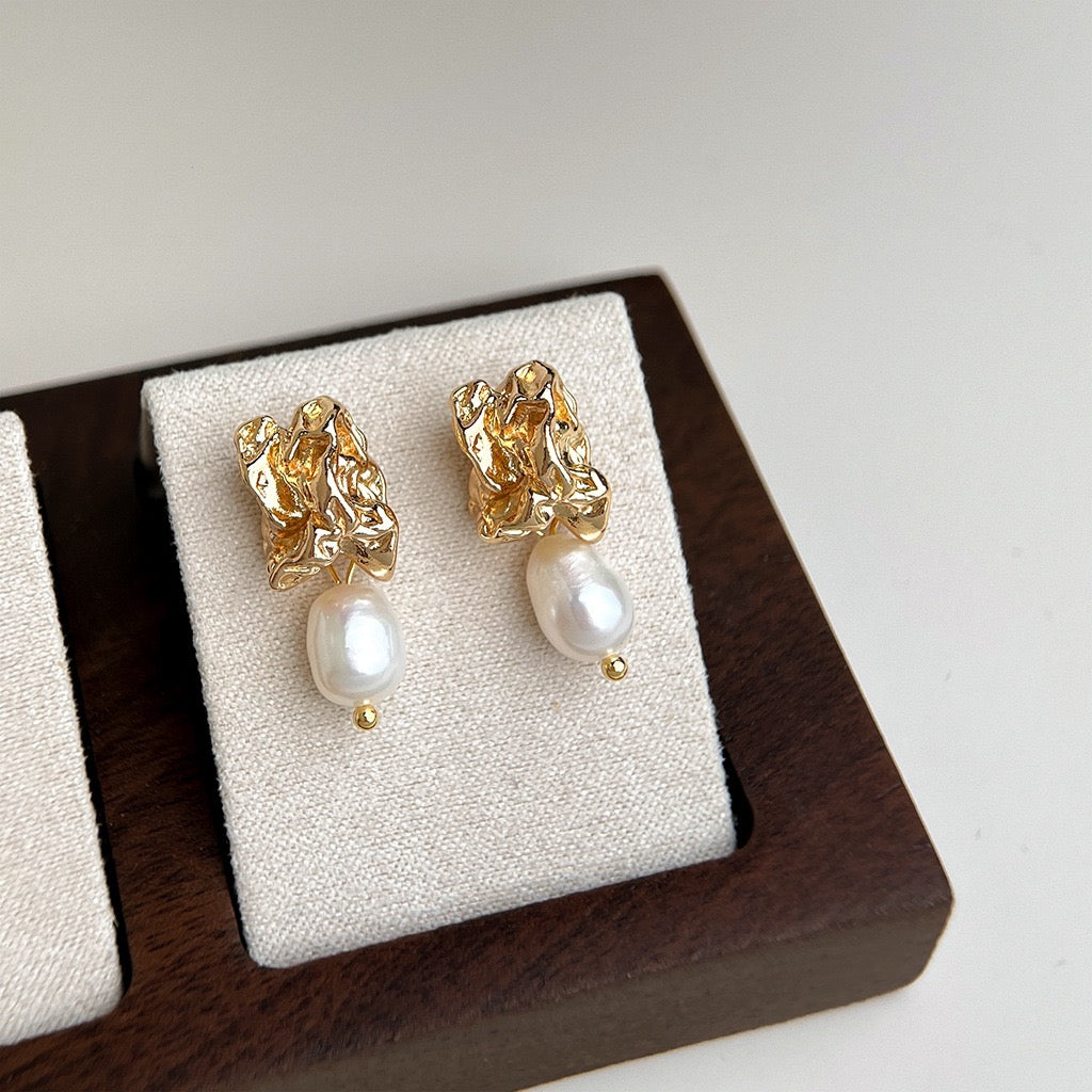 Retro French Baroque Pearl Earrings Women Freshwater Pearl Stud Earrings Elegant Premium Jewelry