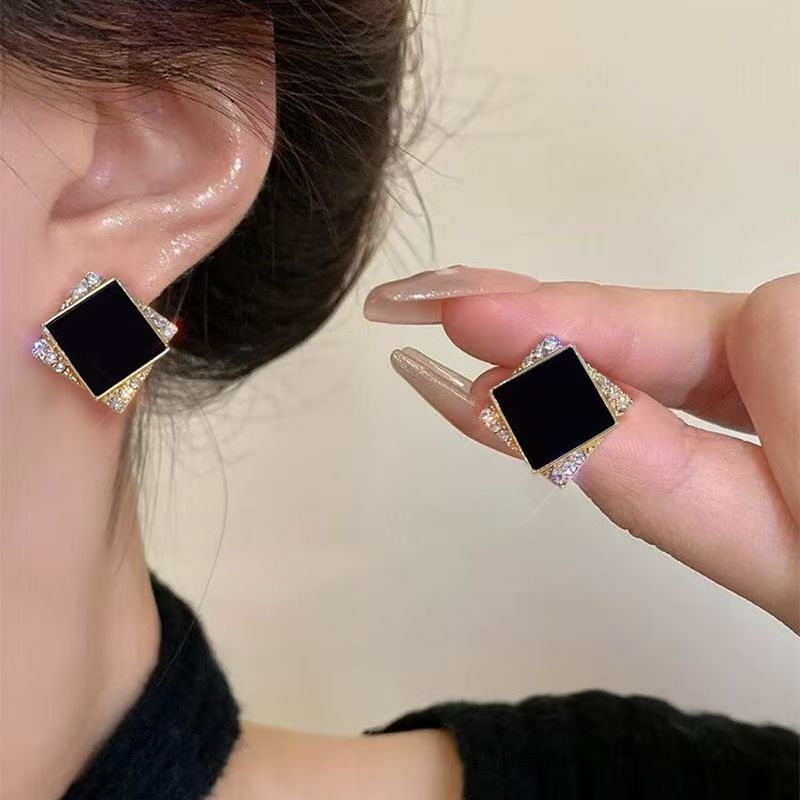 Black Rhombus Rhinestone Stud Earrings With Anti-Lost Buckle, Minimalist Fashion Elegant Geometric Earrings, Niche Designer High-End Ear Jewelry