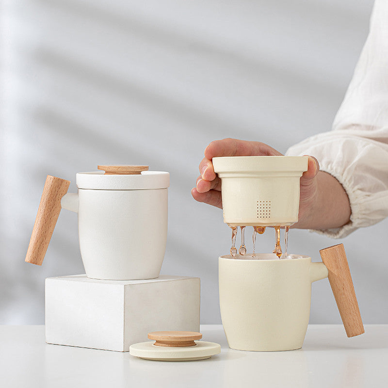 Cream-style Ceramic Tea Cup With A Built-in Tea Leaf Separator Perfect For Personal Office Use Complete With Lid And Strainer