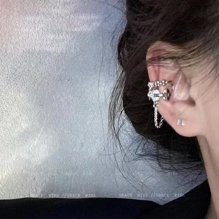 Light Luxury Twisted Double Layer Cuff Earrings, Niche Designer Clip On Earrings, High-End Elegant  Style New Ear Jewelry For Non-Pierced Ears