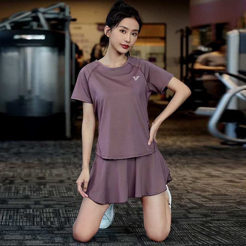 Women's Loose Sports Yoga Top And Skirt Set