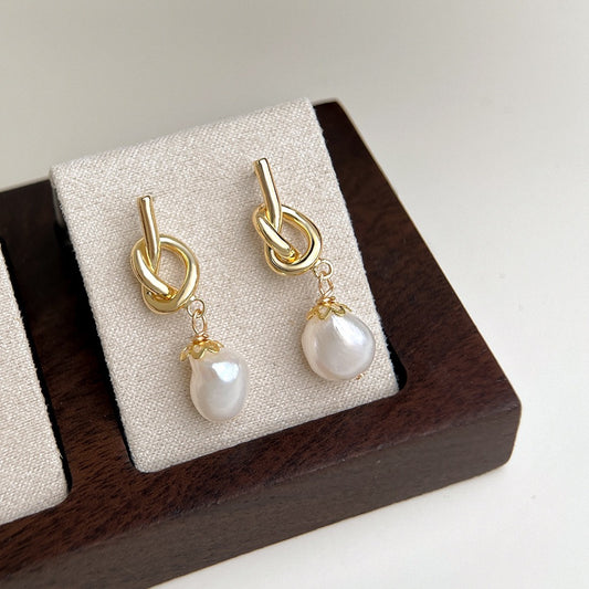Retro French Baroque Pearl Earrings Women Freshwater Pearl Stud Earrings Elegant Premium Jewelry