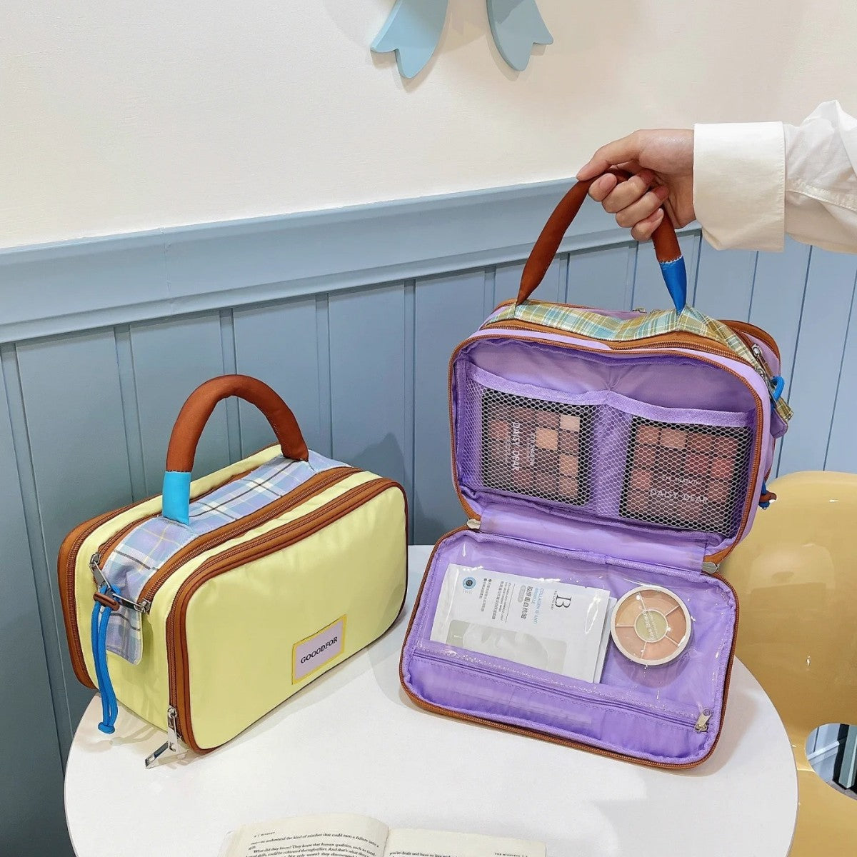 Portable Makeup Large-capacity Hand-held Toiletry Bag