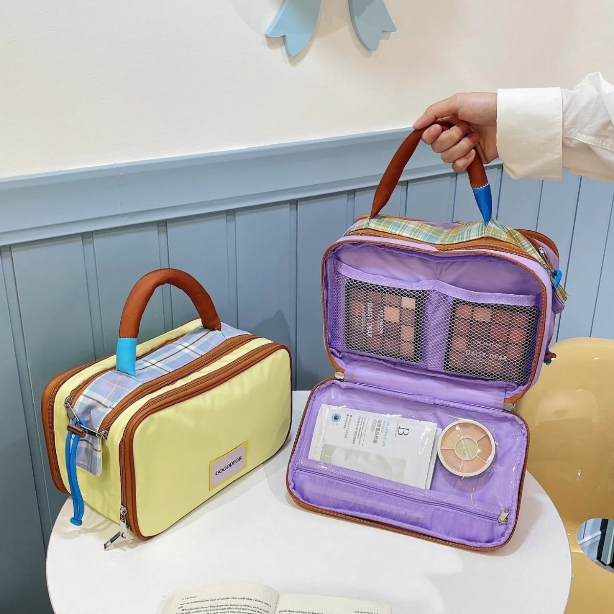 Portable Makeup Large-capacity Hand-held Toiletry Bag