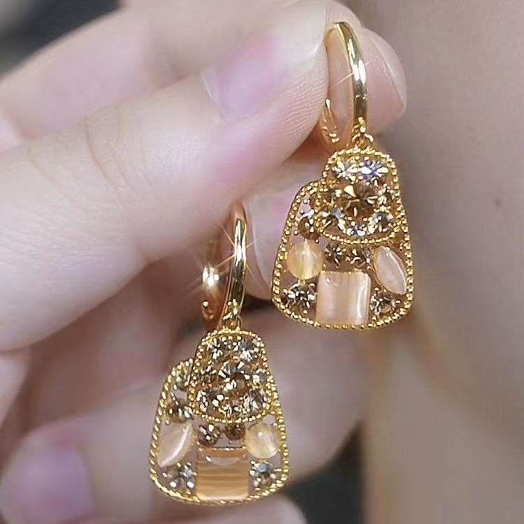 Parisian Vintage Crystal Geometric Stud Earrings Female Rhinestone Retro Premium