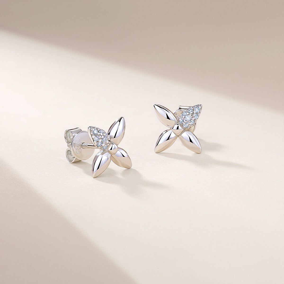 S925 Sterling Silver Four Leaf Stud Earrings, D-VVS1 Moissanite Pave Petal, Platinum Plated 2.1g Elegant Women's Jewelry Gift Box