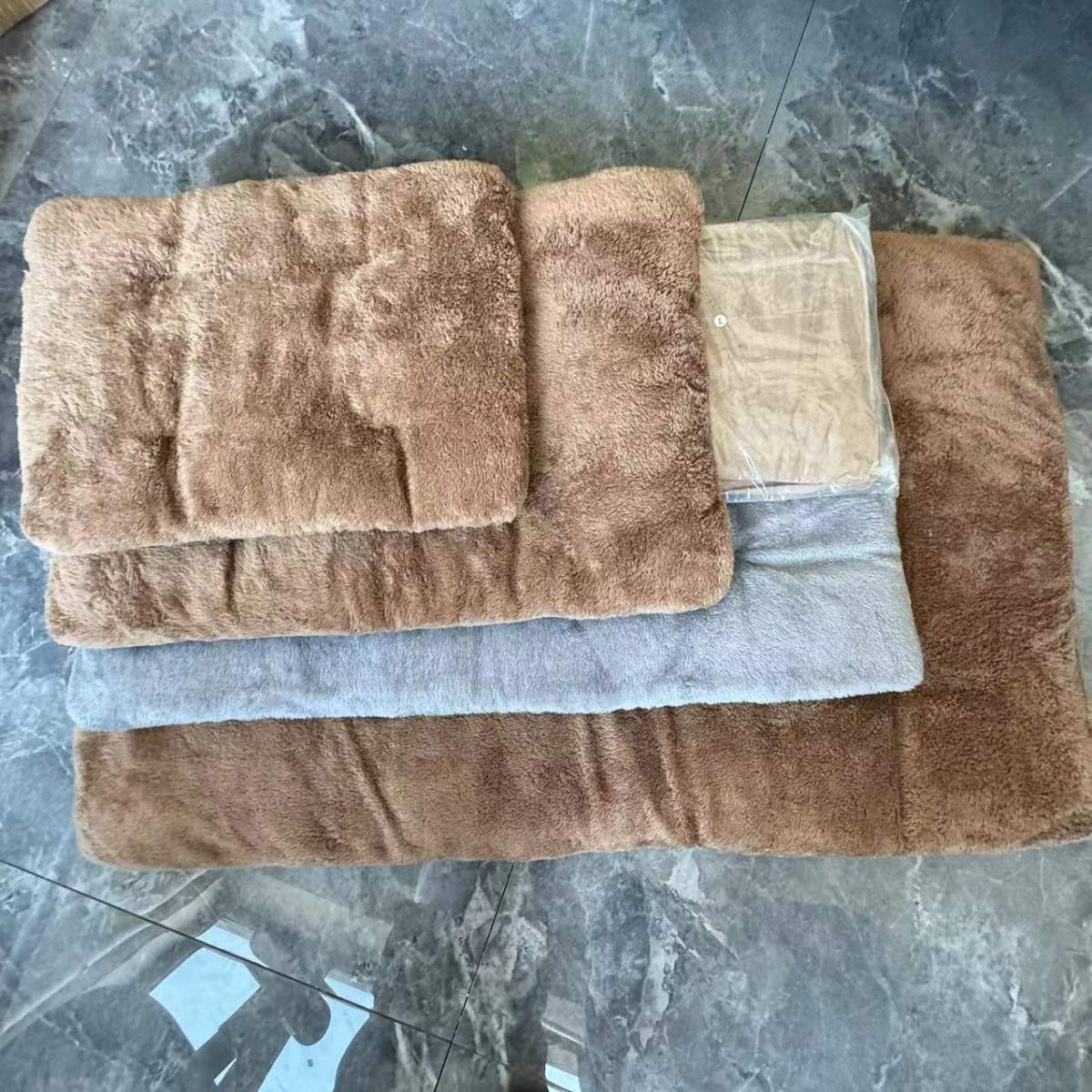 Fashion Self-heating Thickened Pet Blanket
