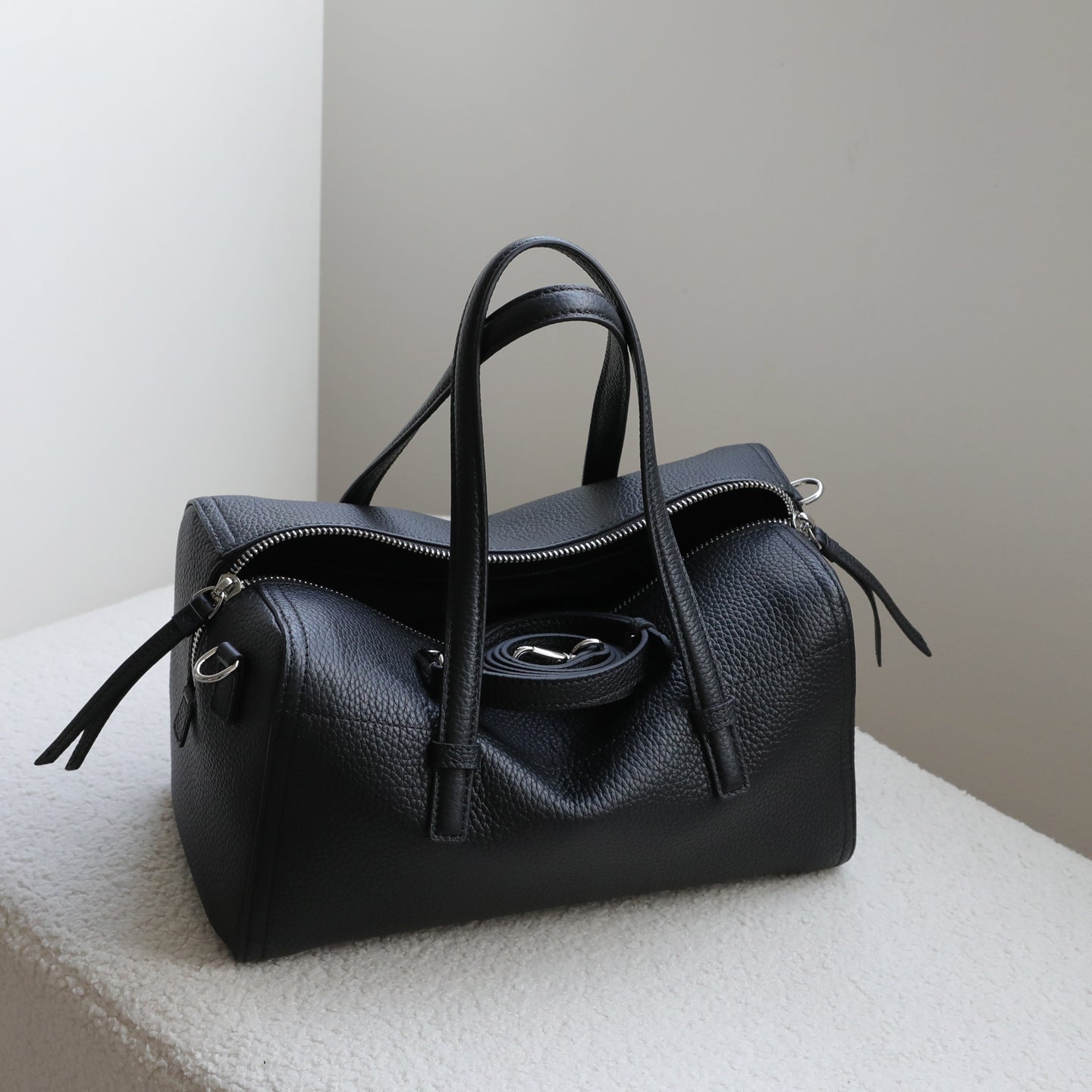 Korean-style Minimalist First-layer Cowhide Boston Pillow Bag