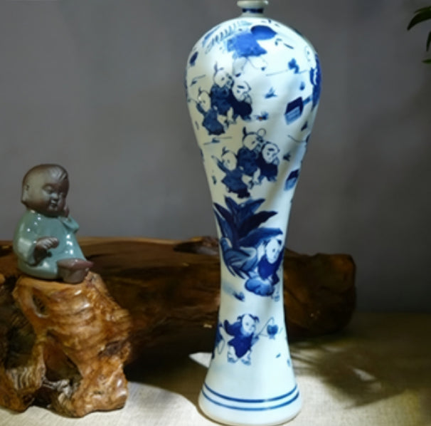 Porcelain Blue-and-white Beauty-shoulder Plum-blossom Vase