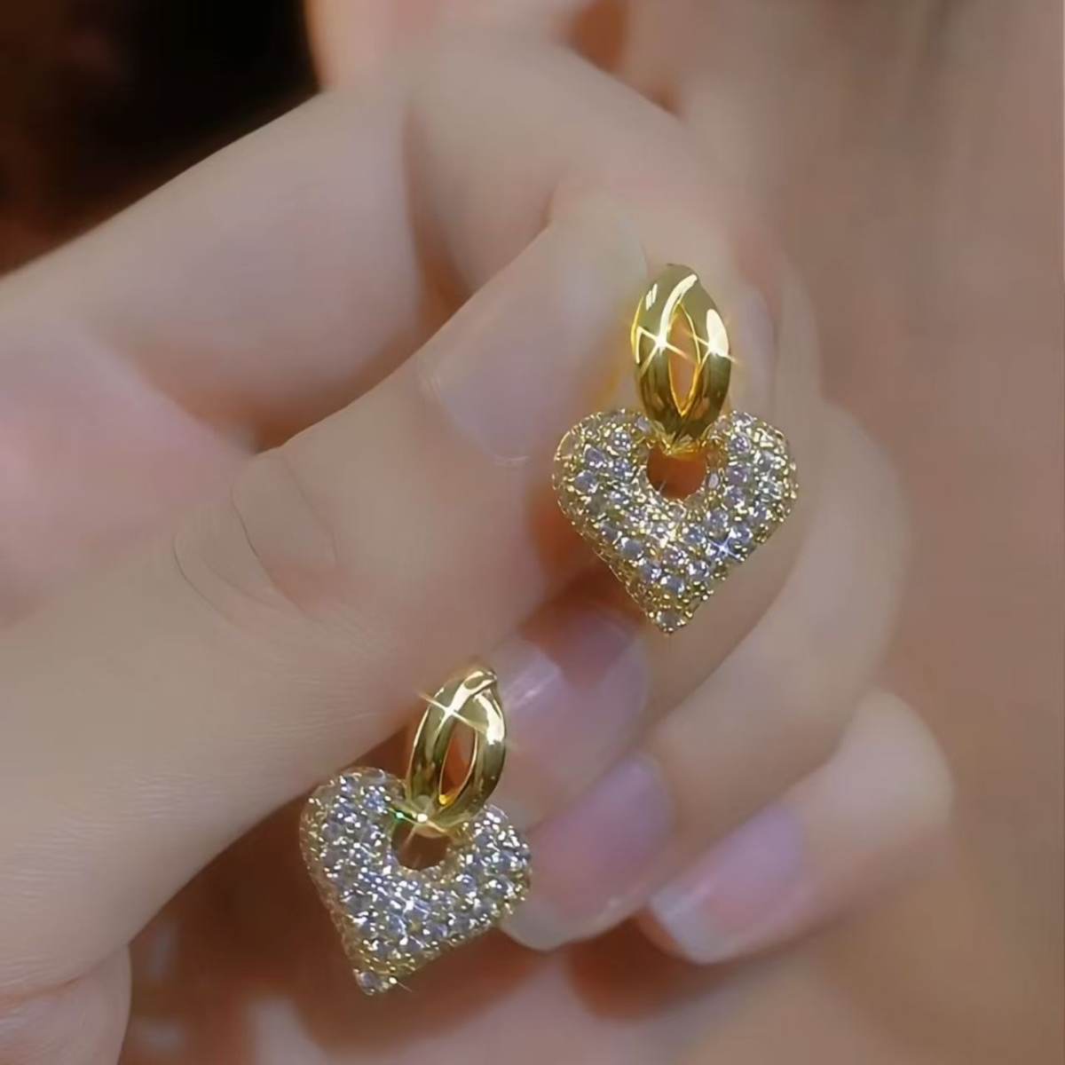 2026 New Korean Sweet Tiny Gold Rhinestone Heart Earrings For Women, High-End Fashion Elegant Stunning Daily Ear Jewelry