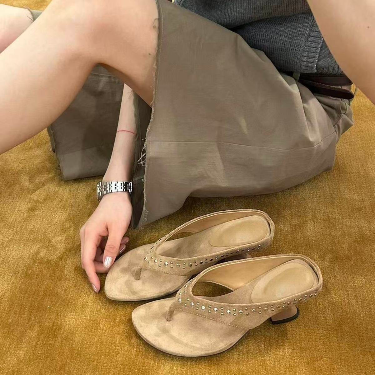 2026 Summer New Korean Style Polka Dot Rivet Thong Wedge Sandals, Women Round Toe High Heel Flip Flops For Commute & Casual Wear