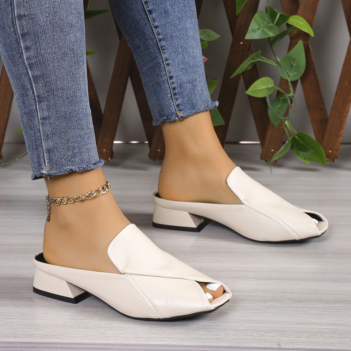 Square-toe Open-toe Square-heeled Sandals For Outdoor Wear