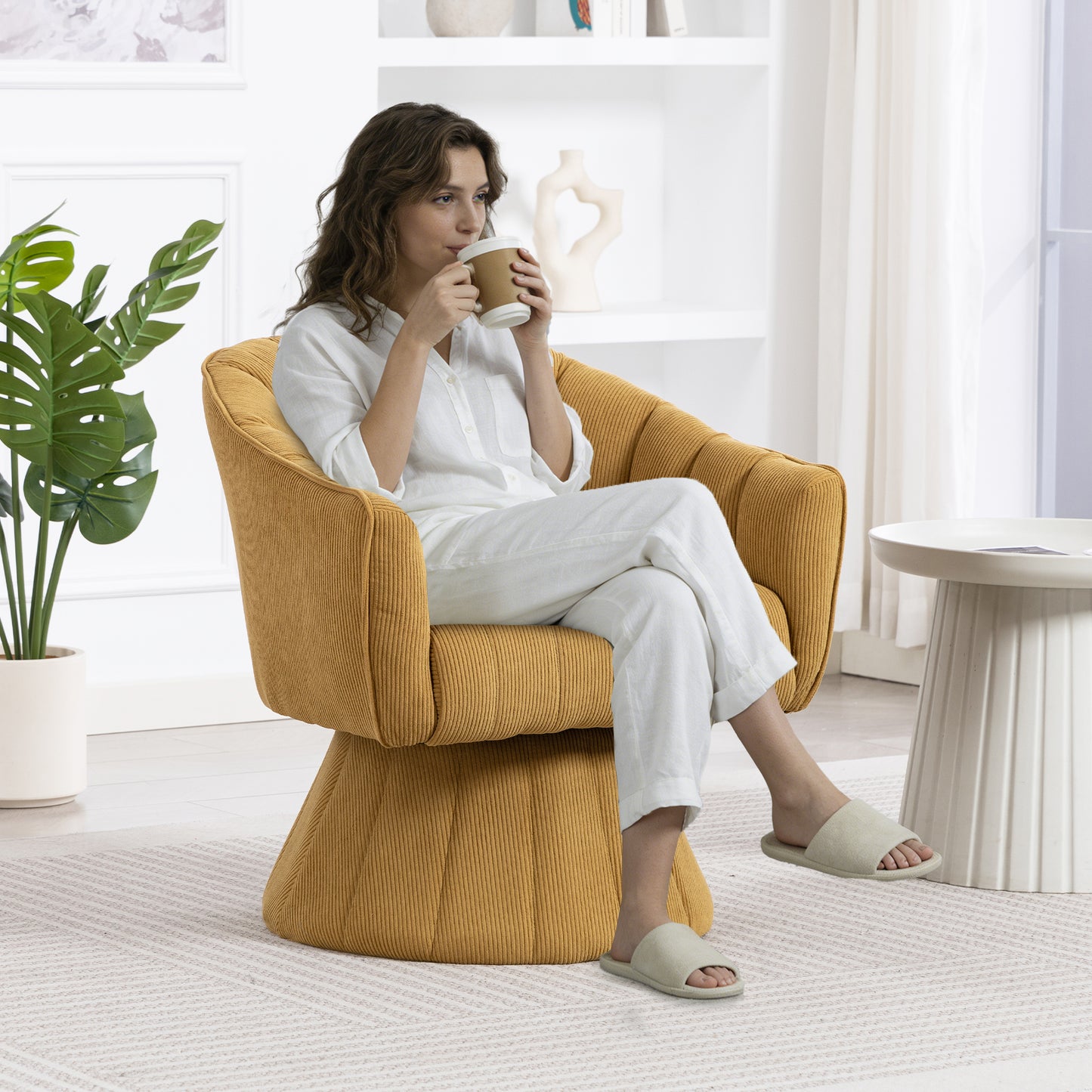 Elegant 360 Swivel Chair With Ergonomically Shaped Seat And Back Upholstery, Enclosing Armrests As Well As A Modern Design And Stable Base - Ideal For The Office, Living Room Or Home Office.