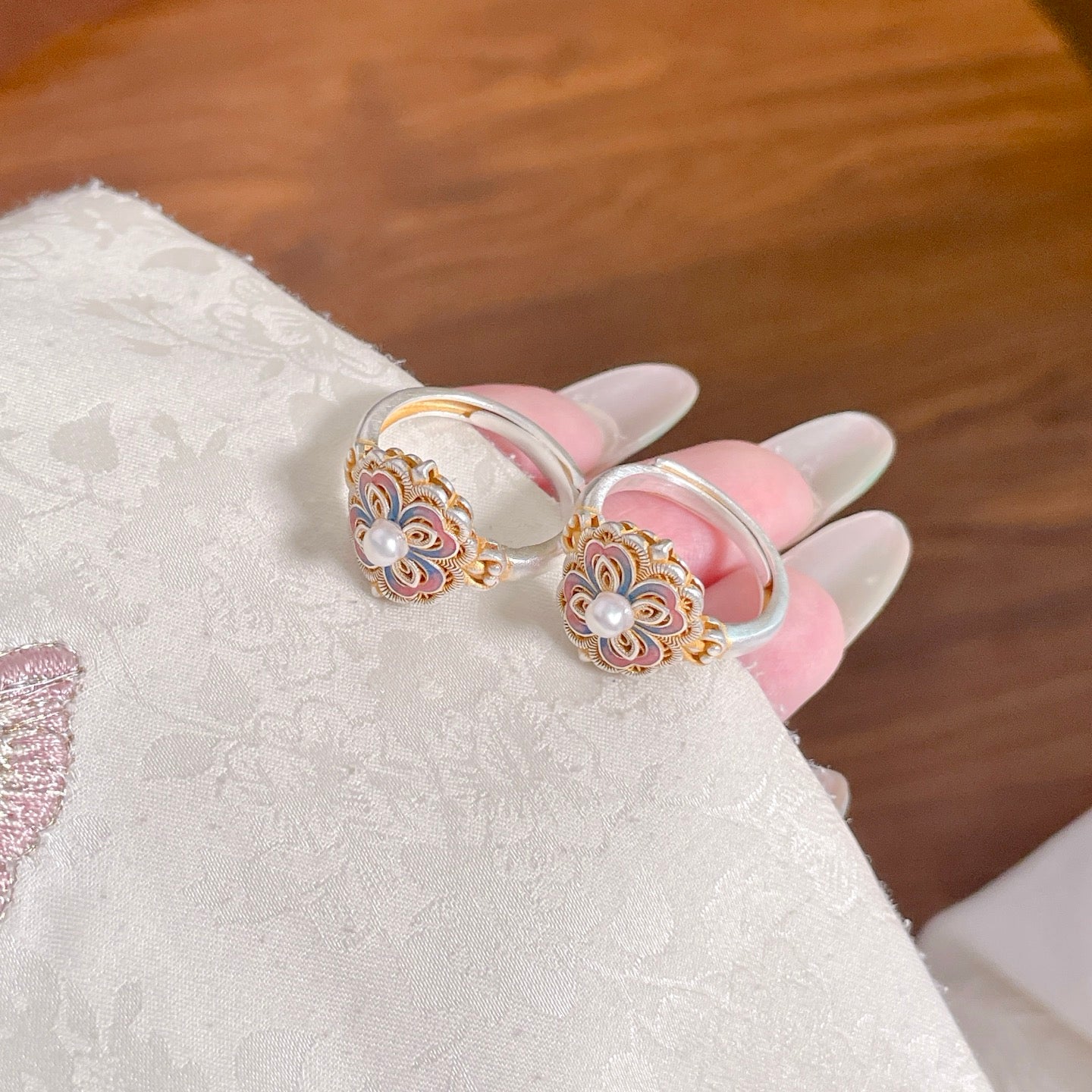 1pcs 999.9 Sterling Silver Filigree Enamel Pearl Ring, Luxury Retro Style, Ideal For Birthdays & Holiday Gifts