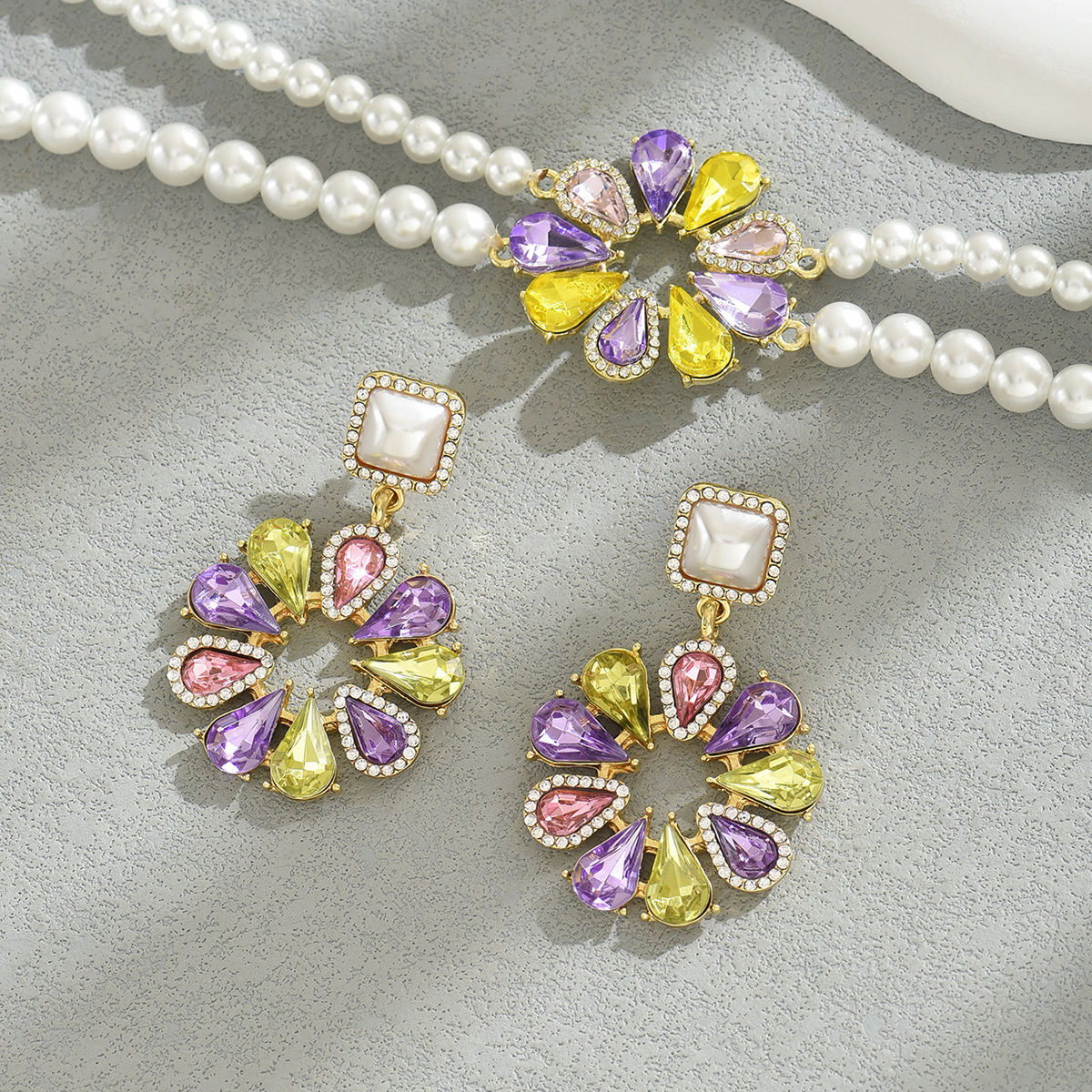 Cross-border Vintage Commute Style Women Jewelry Set, Floral Design Versatile Niche Premium Texture Beaded Matching Necklace & Earrings