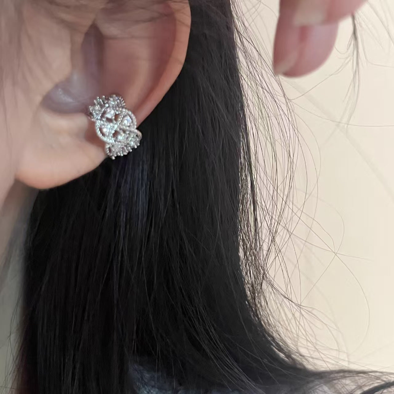 Light Luxury Twisted Double Layer Cuff Earrings, Niche Designer Clip On Earrings, High-End Elegant  Style New Ear Jewelry For Non-Pierced Ears