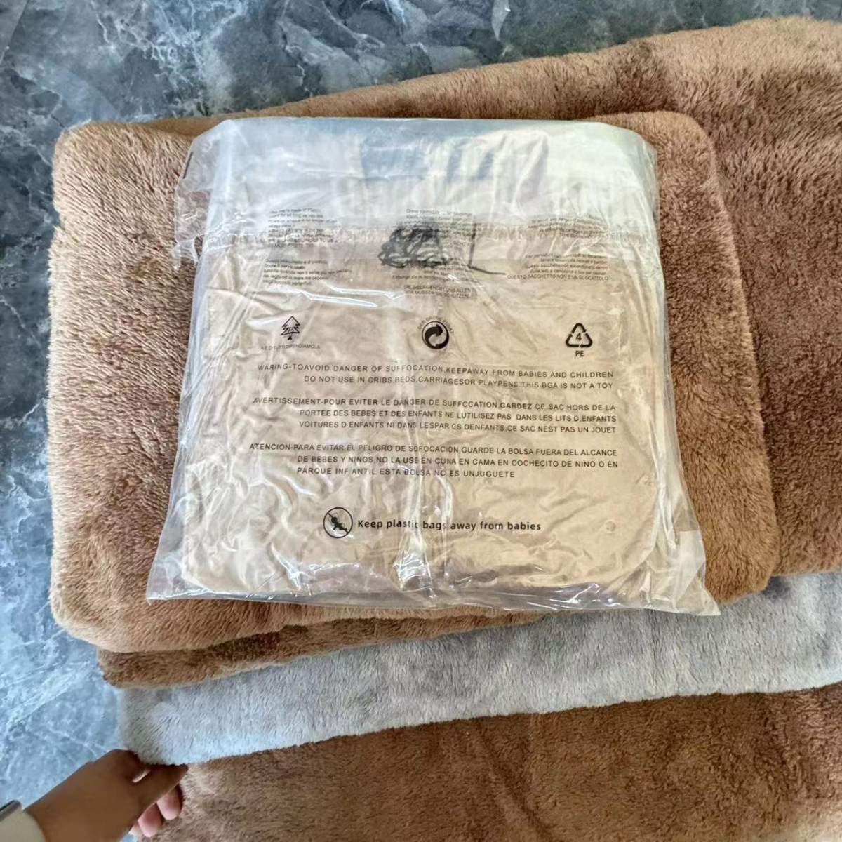 Fashion Self-heating Thickened Pet Blanket