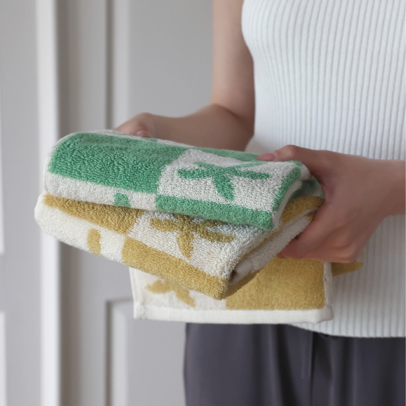 Retro Color-Block Absorbent Bath Towel For The Bathroom