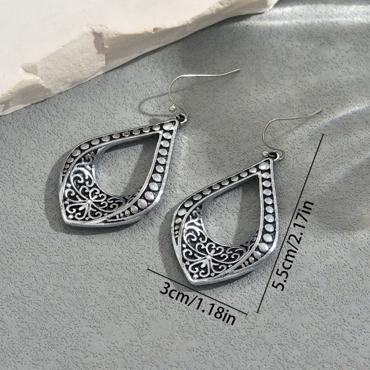 Cross-border European American Vintage Women Earrings, Geometric Hollow Out Design Antique Silver Stud Earrings, Versatile Fashion Ear Jewelry Wholesale
