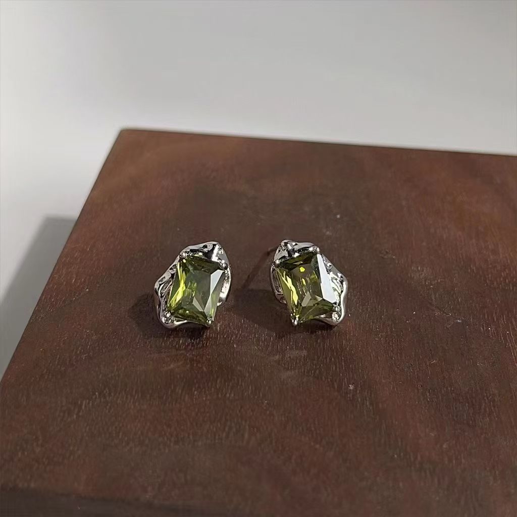 Olive Green Niche Designer Earrings, Elegant French Retro Minimalist High-End INS Fashion All-Match Delicate Ear Jewelry For Women