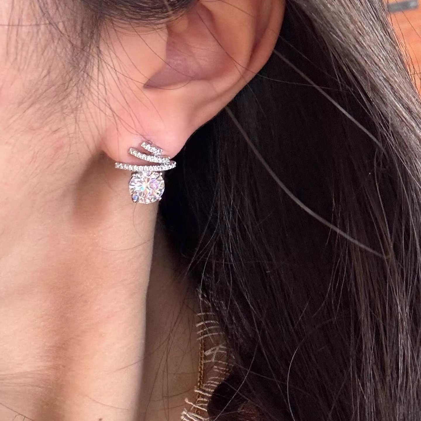 2026 New Light Luxury Sparkling Rhinestone Meteor Stud Earrings For Women, Niche Designer High-End Exquisite Elegant Unique Ear Jewelry