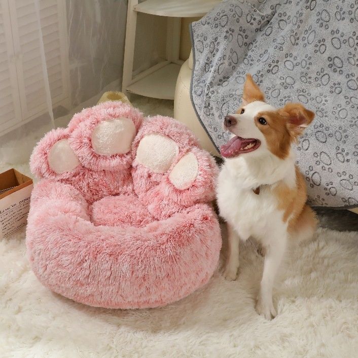 Warm Bear Paw Pet Nest In Winter