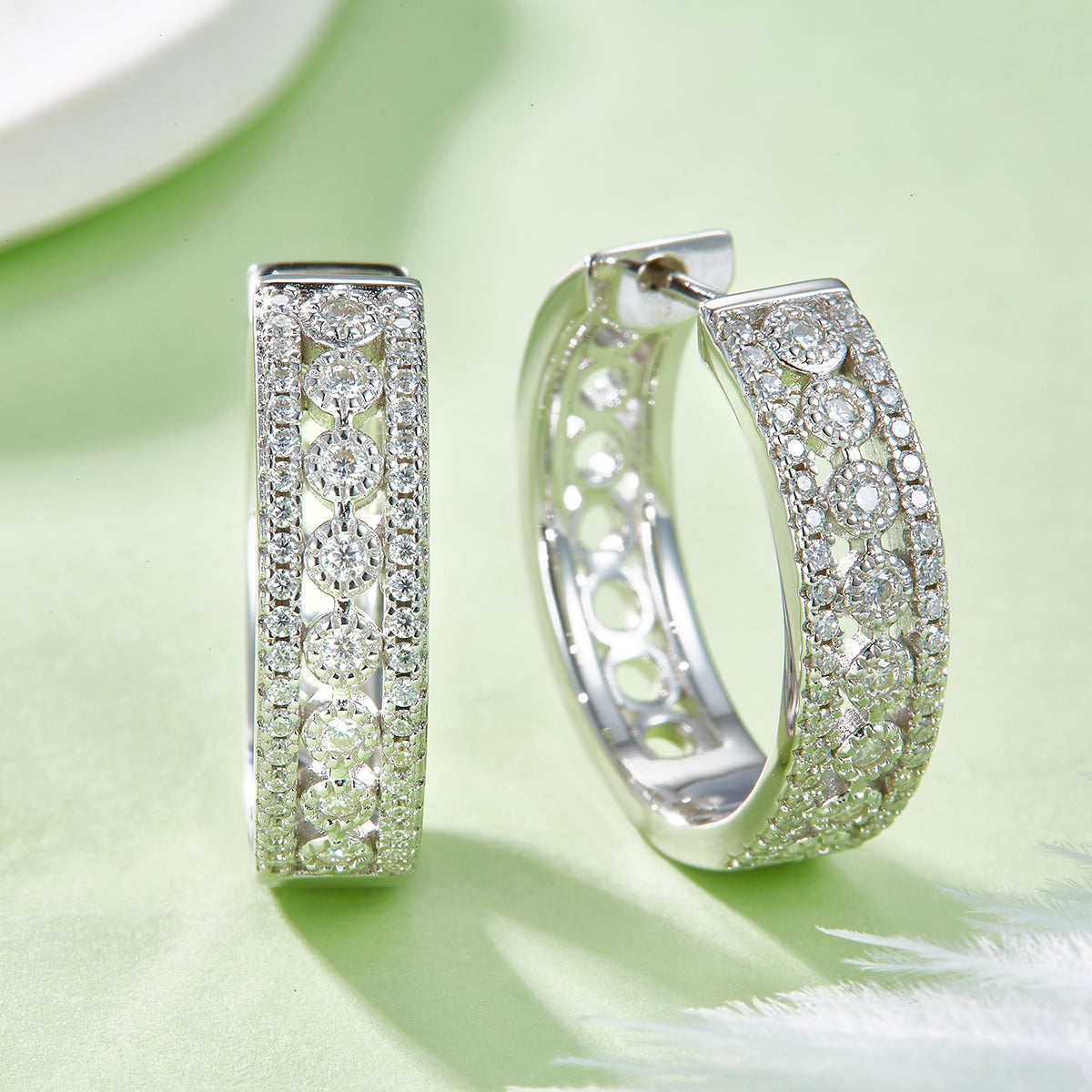 8.5g S925 Sterling Silver 0.74CT Moissanite Hoop Earrings  20mm Pave Huggie Hoops With Hollow Back & GRA Certificate, Platinum Plated Gift Box Set For Women