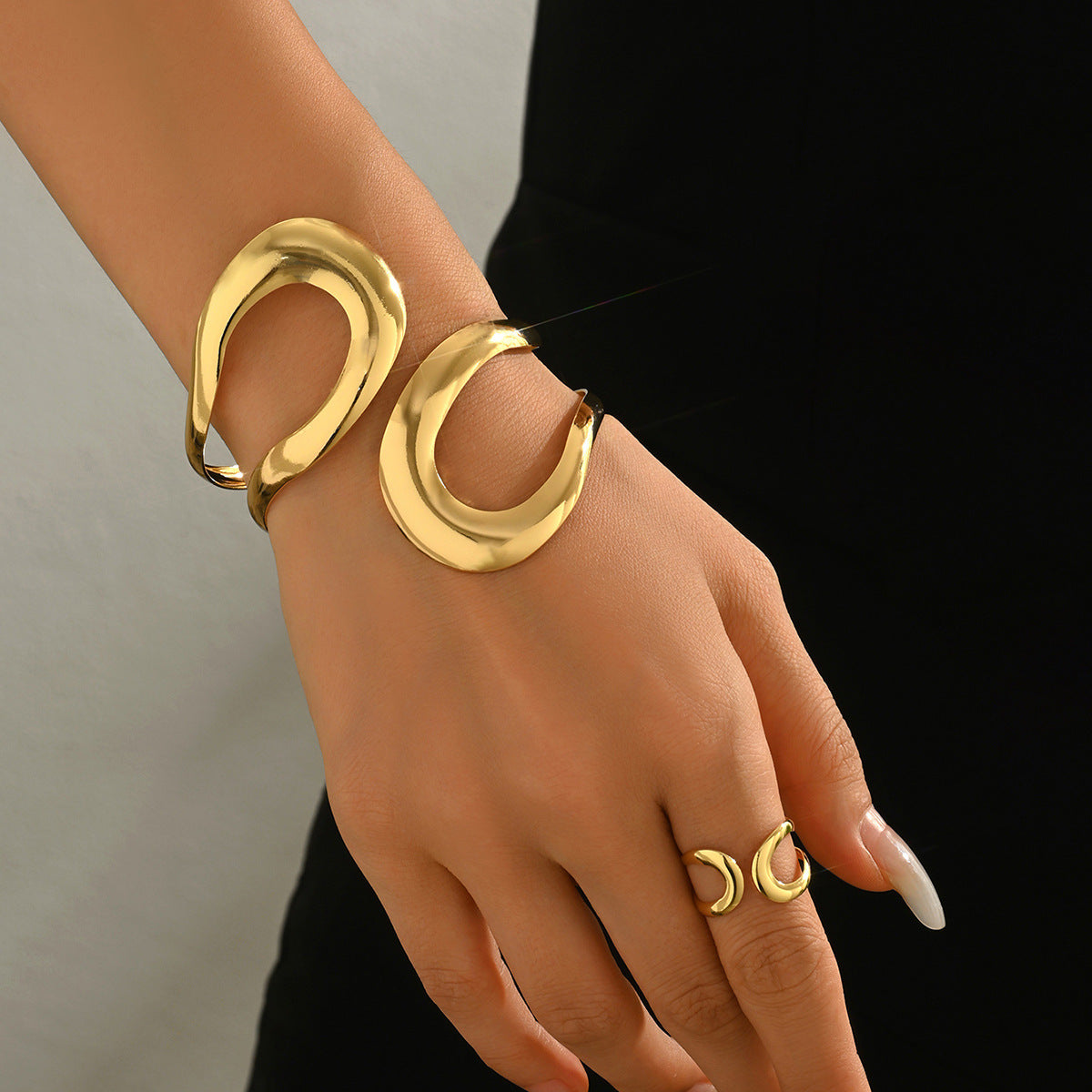 Hot Selling Cross-border European American Women Jewelry Set, Unique Hollow Smooth Metal Bangle & Adjustable Open Ring, Versatile Matching Hand Accessories