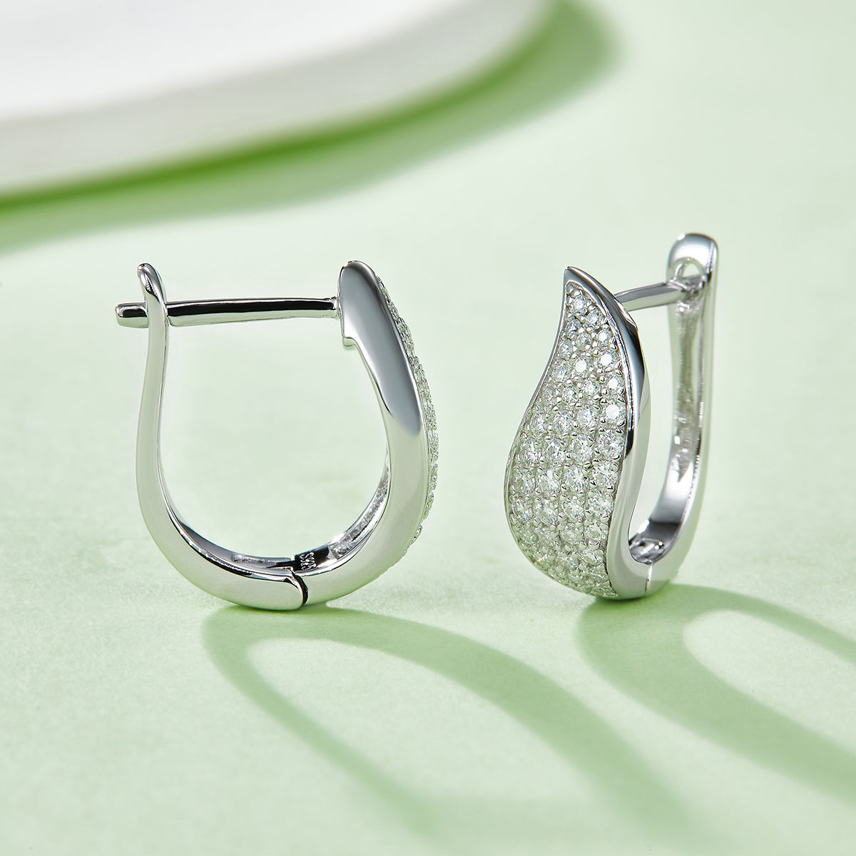 S925 Sterling Silver 82pcs Moissanite Crescent Huggie Hoop Earrings 16.5mm Platinum Plated GRA Certified Hypoallergenic Gift Box