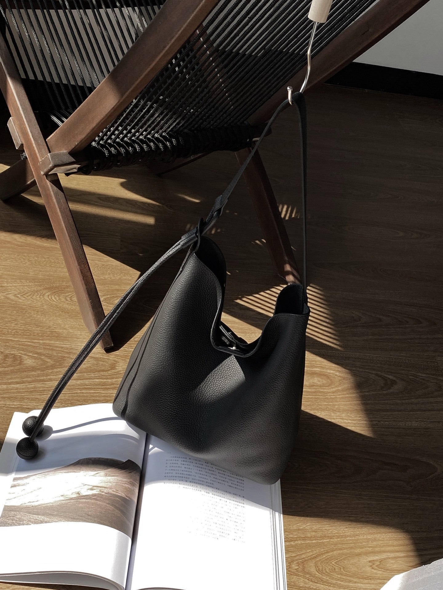 Top-grain Leather Commuter Bucket Bag With A Premium Feel