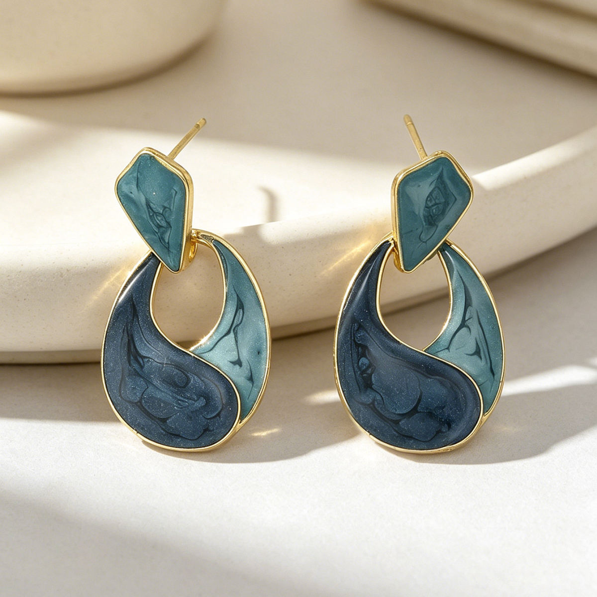 Hot Selling Cross-border Enamel Water Drop Earrings For Women, French Hepburn Style Geometric Ear Jewelry, Unique Niche Design Premium Texture Earrings