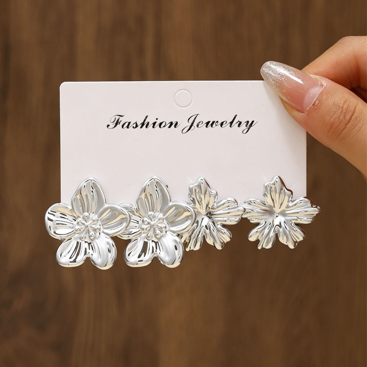 2026 New Hot Selling European American Gold Floral Earrings, Vintage 5-Petal Flower Niche CCB Stud Earrings For Women