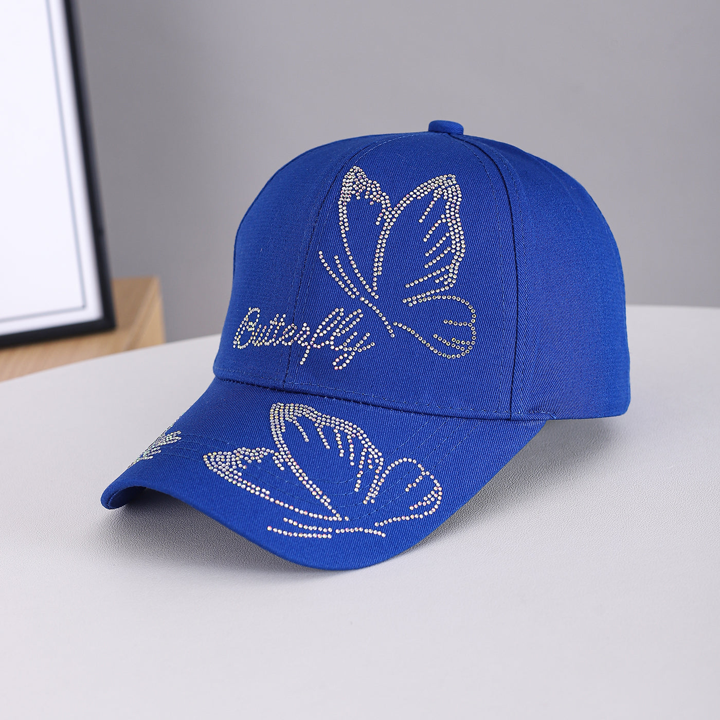 The New Men's And Women's Three-dimensional Rhinestone Butterfly Letter Decorative Versatile Baseball Cap Is Suitable For Daily Outings On Campus.