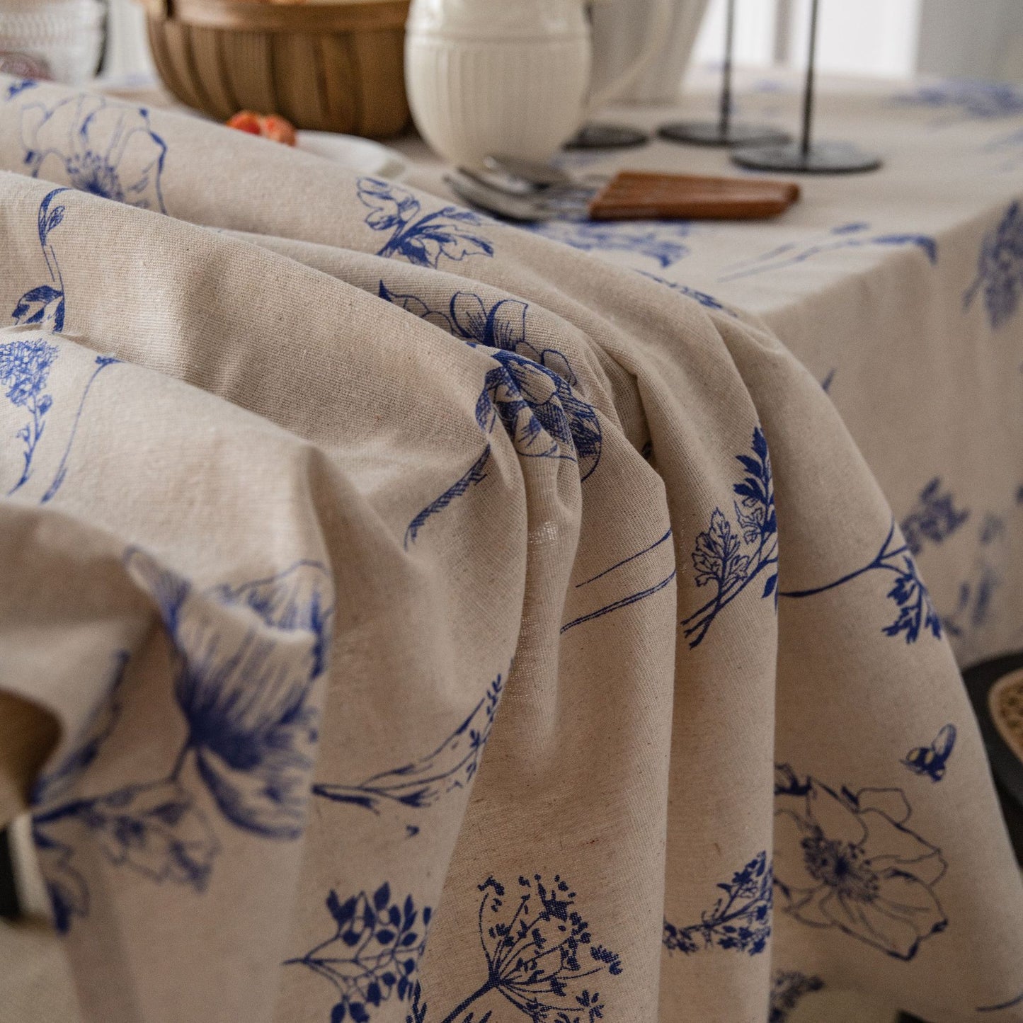 Kitchen Tablecloth With Little Bee And Blue Flower Print