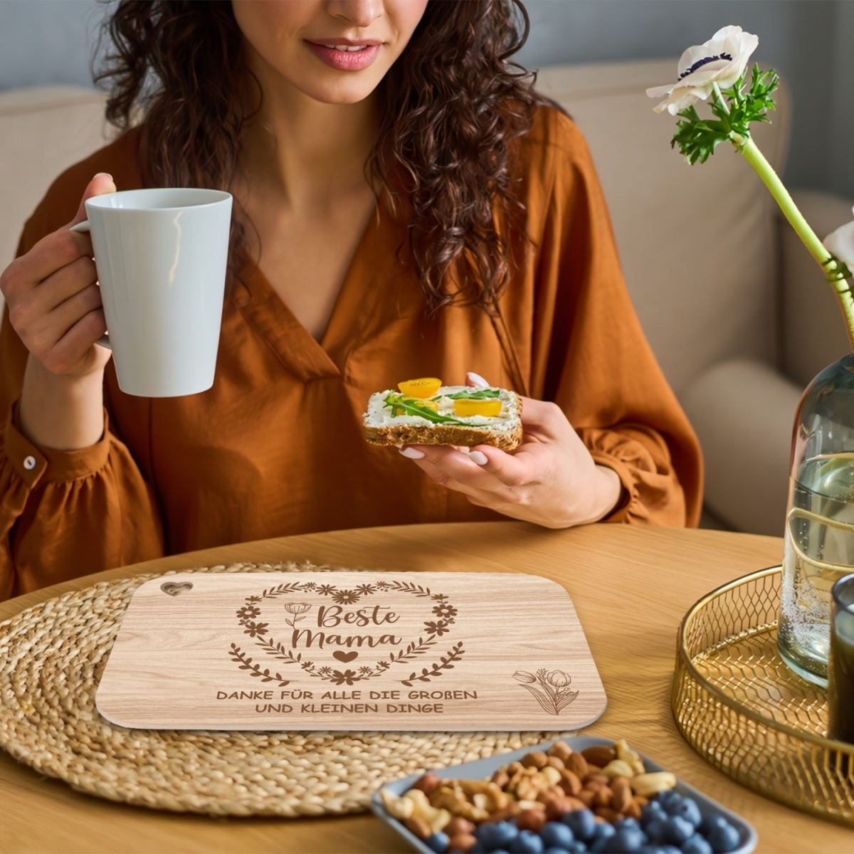 “Best Mom In The World” Gift – Breakfast Board With Coaster – Unique Gift Idea For Mom – Wooden Breakfast Board Gifts For Mom – Christmas, Birthday, Mother’s Day – Mother’s Day Gift For Mom