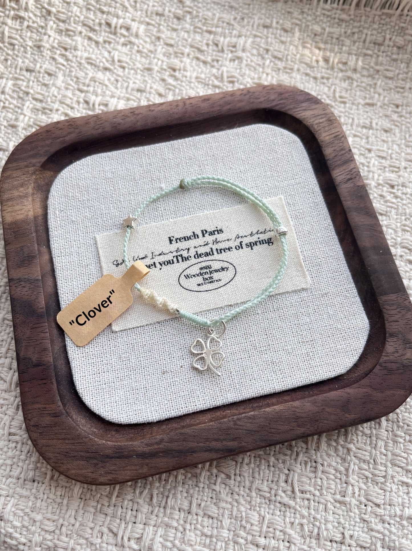 Sleek And Stylish Four-leaf Clover Bracelet For Apple Devices