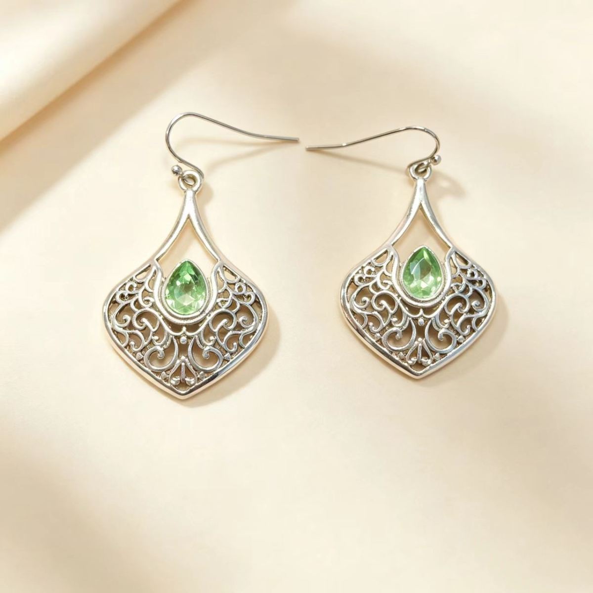 Cross-Border Best-Selling Retro Hollow-Out Pattern Earrings