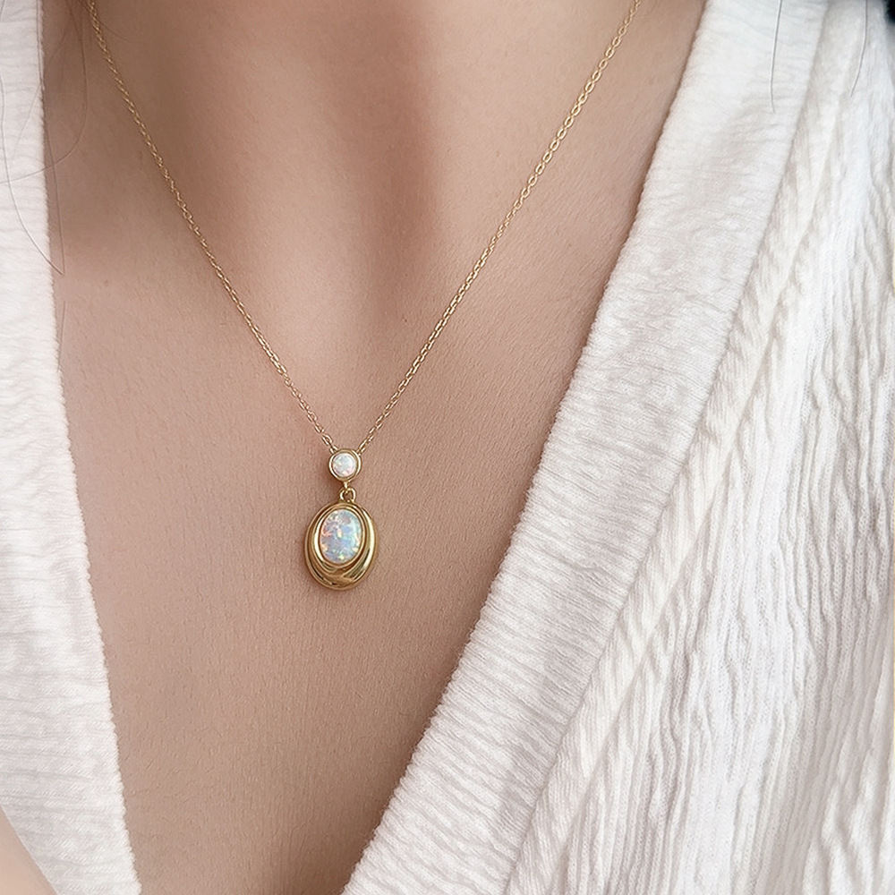 Best-selling Oval-shaped Blue-and-white Opal Necklace