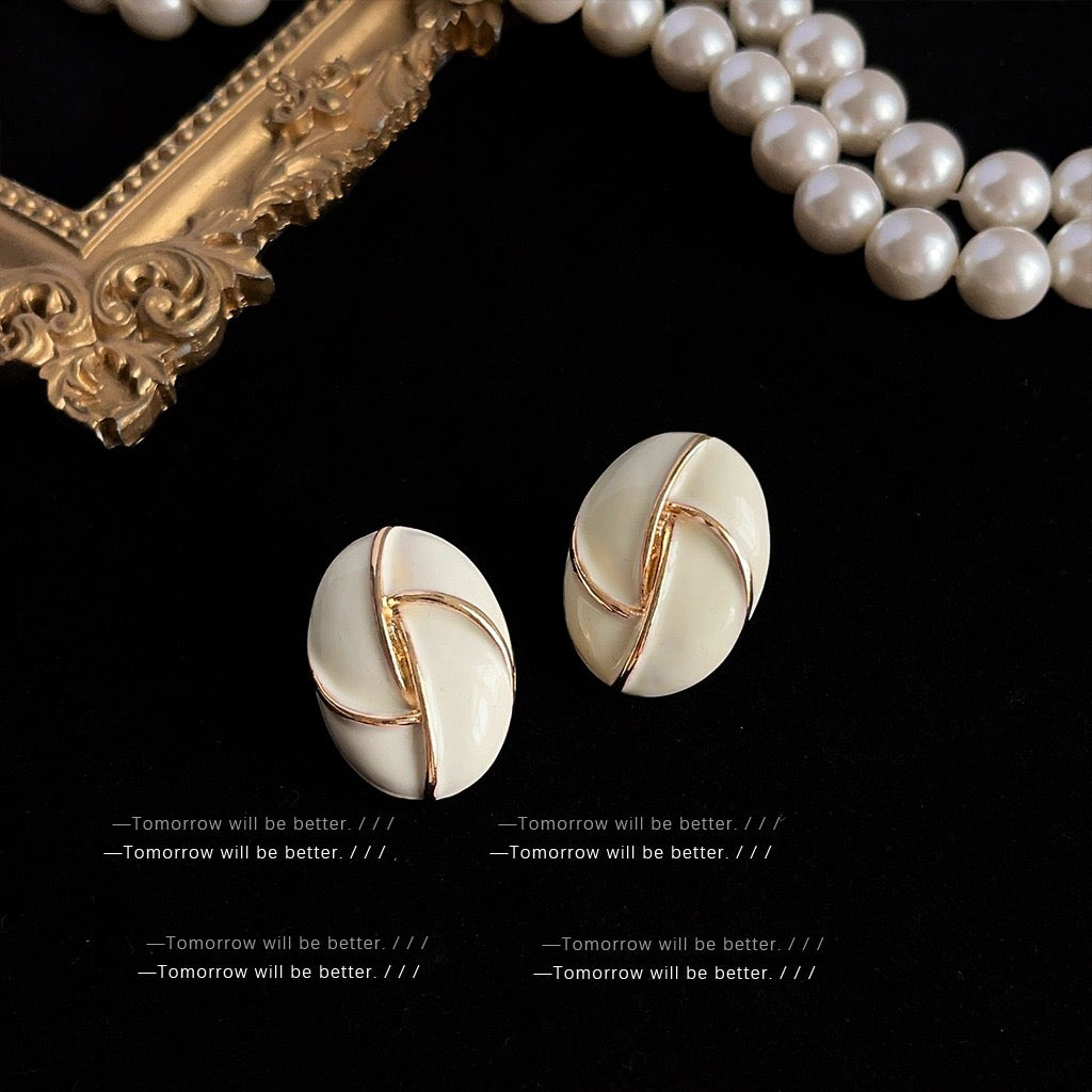 Retro Vintage Premium Earrings Women Elegant Niche Stud Earrings Fashion Fine Jewelry Gift