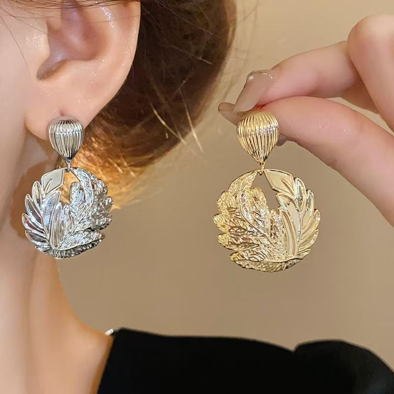 Metal Retro Round Leaf Stud Earrings, Light Luxury High-End Niche Minimalist Cold Style Fashion Elegant Ear Jewelry For Women
