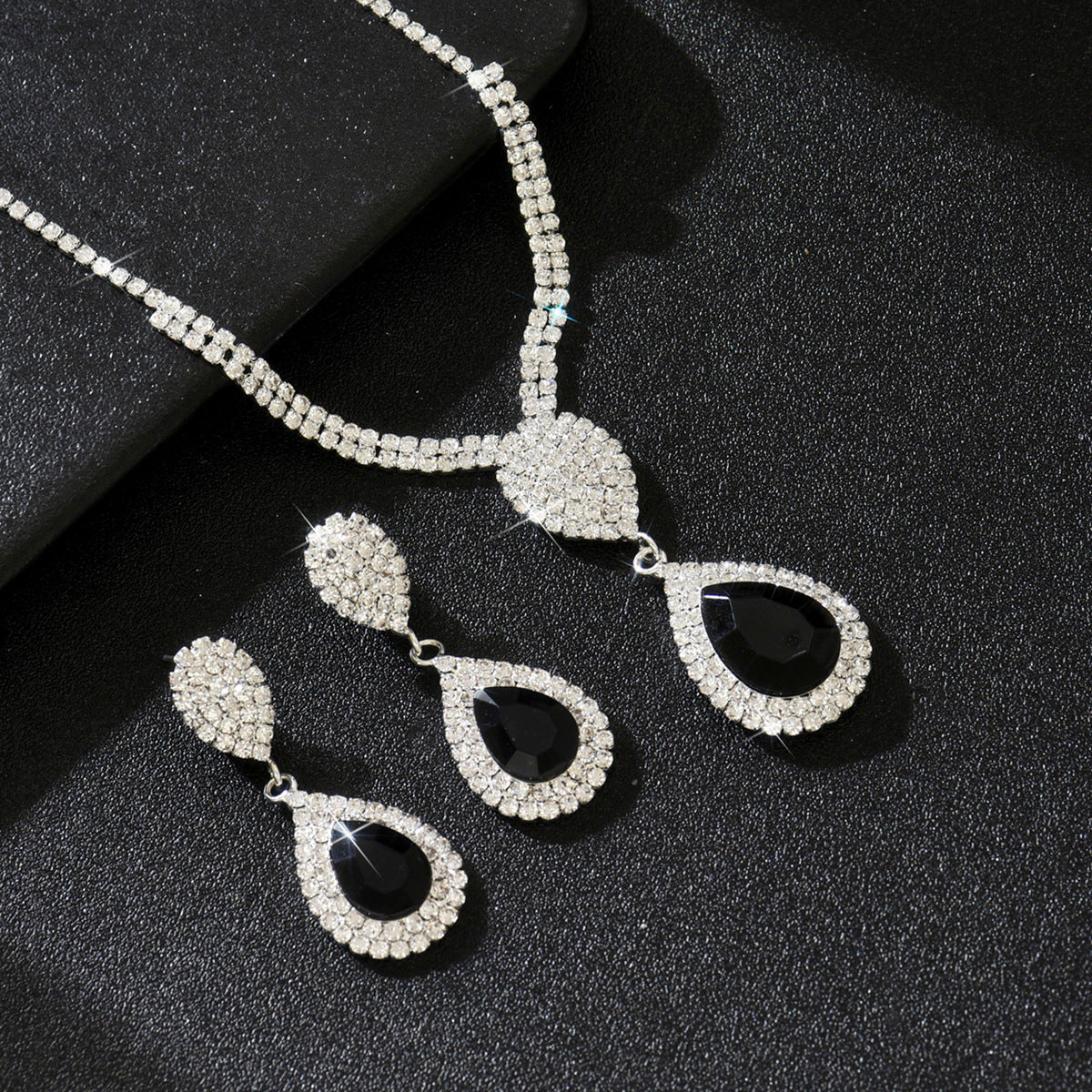 2026 Fashion Elegant High-end Luxury Sparkling Crystal Necklace Earrings Suit Bridal Jewelry Wedding Dress Accessories