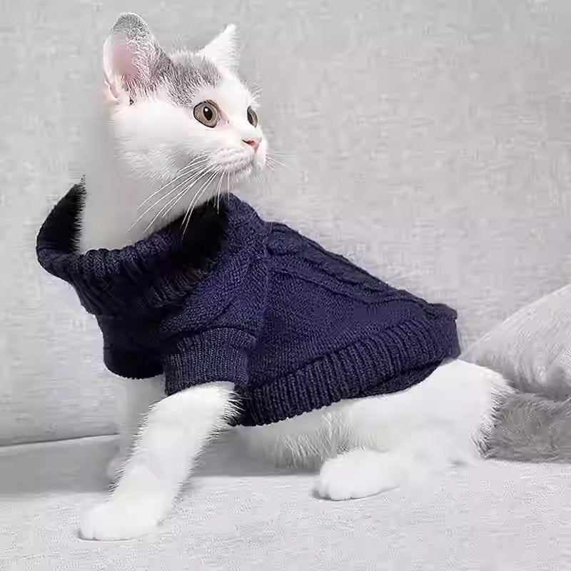 Knitted pet clothing for hairless cats