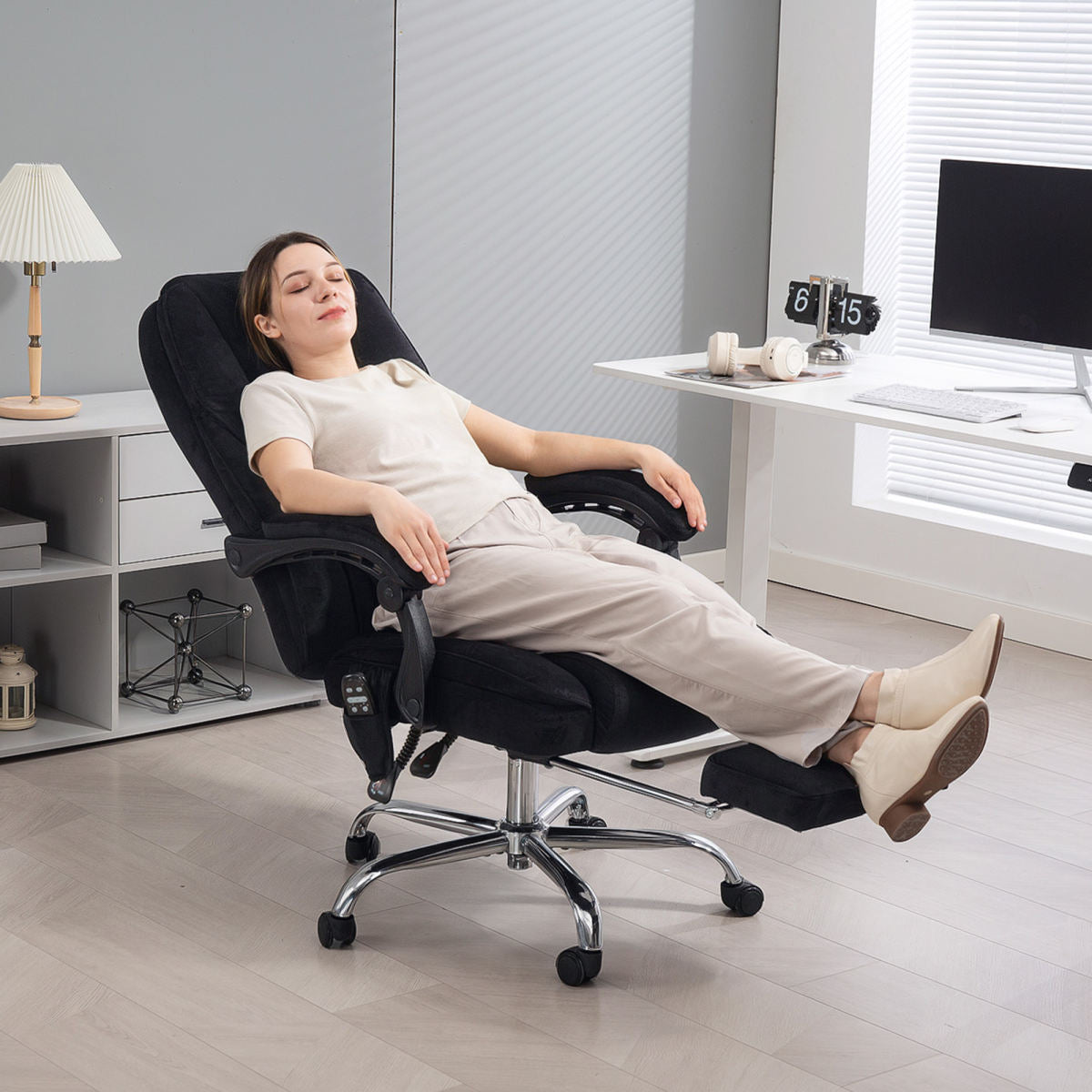 Vinsetto Heated Reclining Massaging Office Desk Chair With Footrest Massage Black