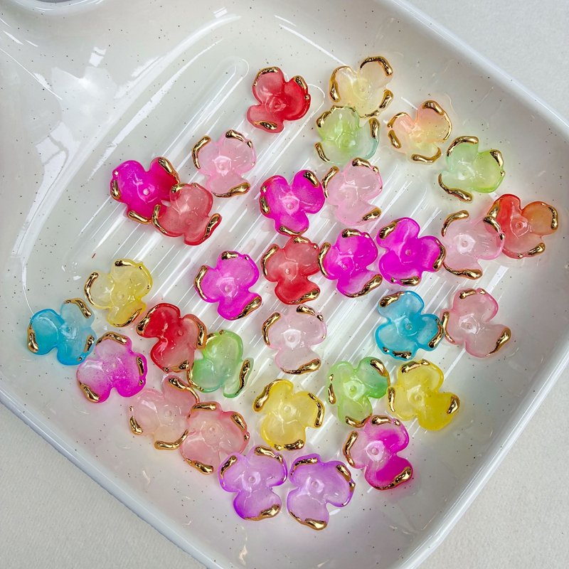 Gold-Edged Acrylic 3-Petal Clover Charms, Translucent Two-Tone Gradient Center-Drilled Spacers For DIY Vintage Hair Sticks & Earring Drops.