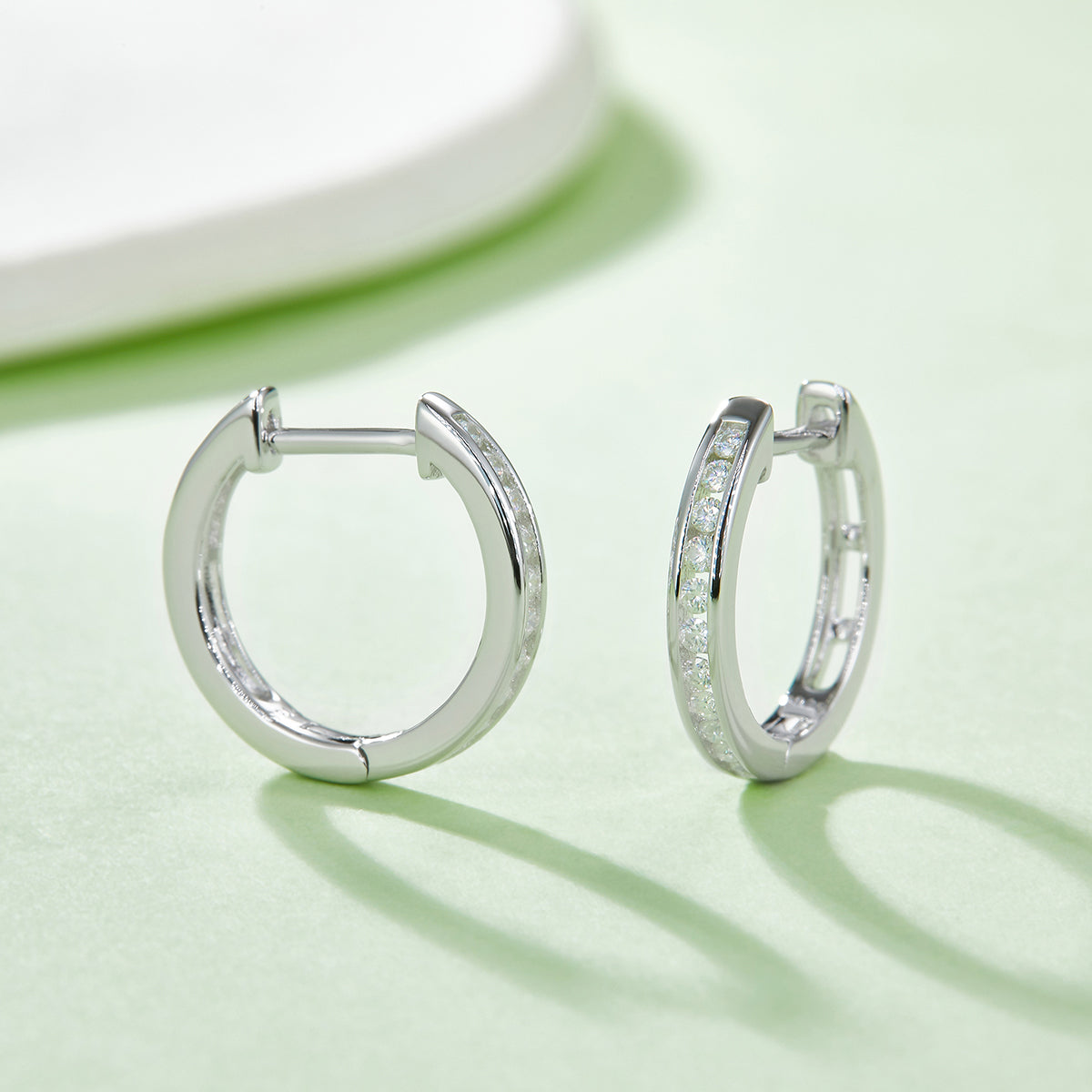 1.9g S925 Sterling Silver 22 Stone Moissanite Hoop Earrings 15mm  Platinum Plated Huggie Hoops With GRA Certificate, Jewelry Gift Box Set For Women