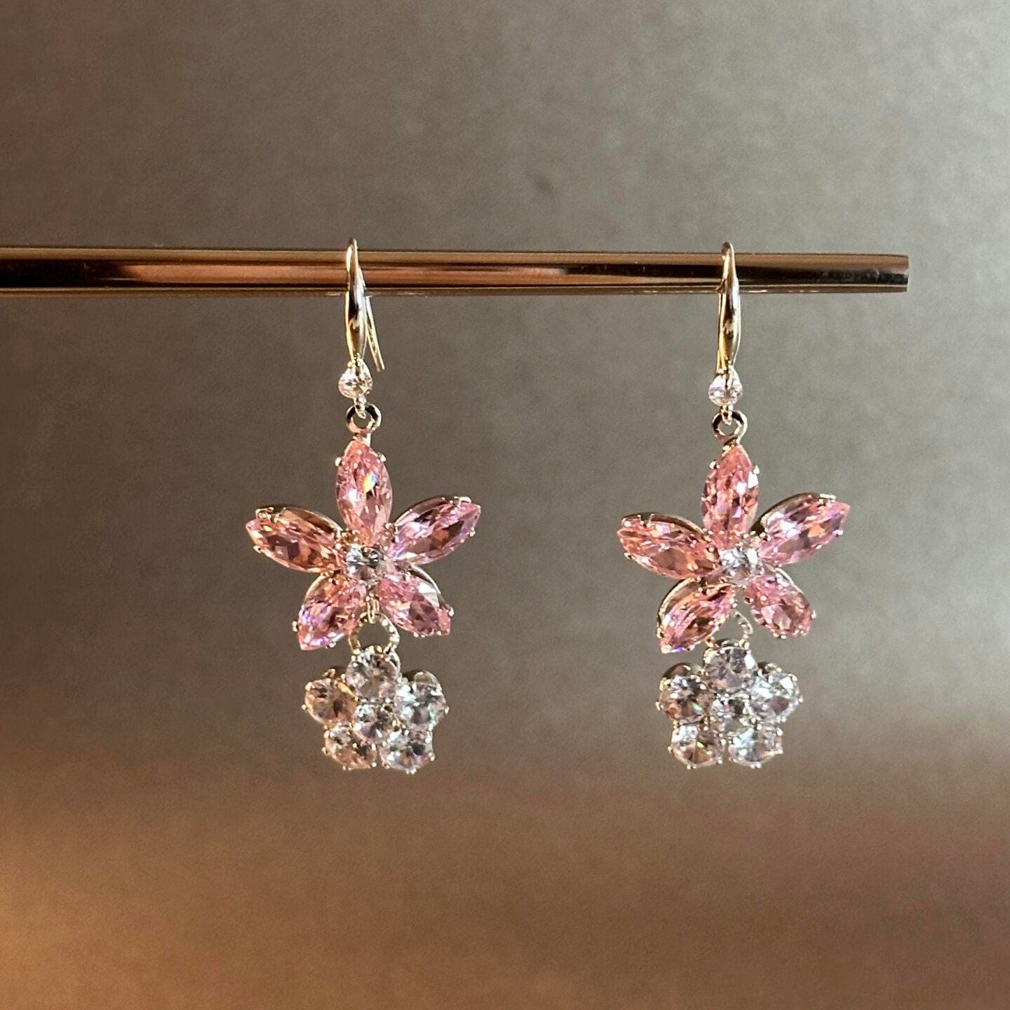 Vintage Petal Zircon Hook Earrings For Women, Light Luxury High-End Unique Fashion Ear Jewelry